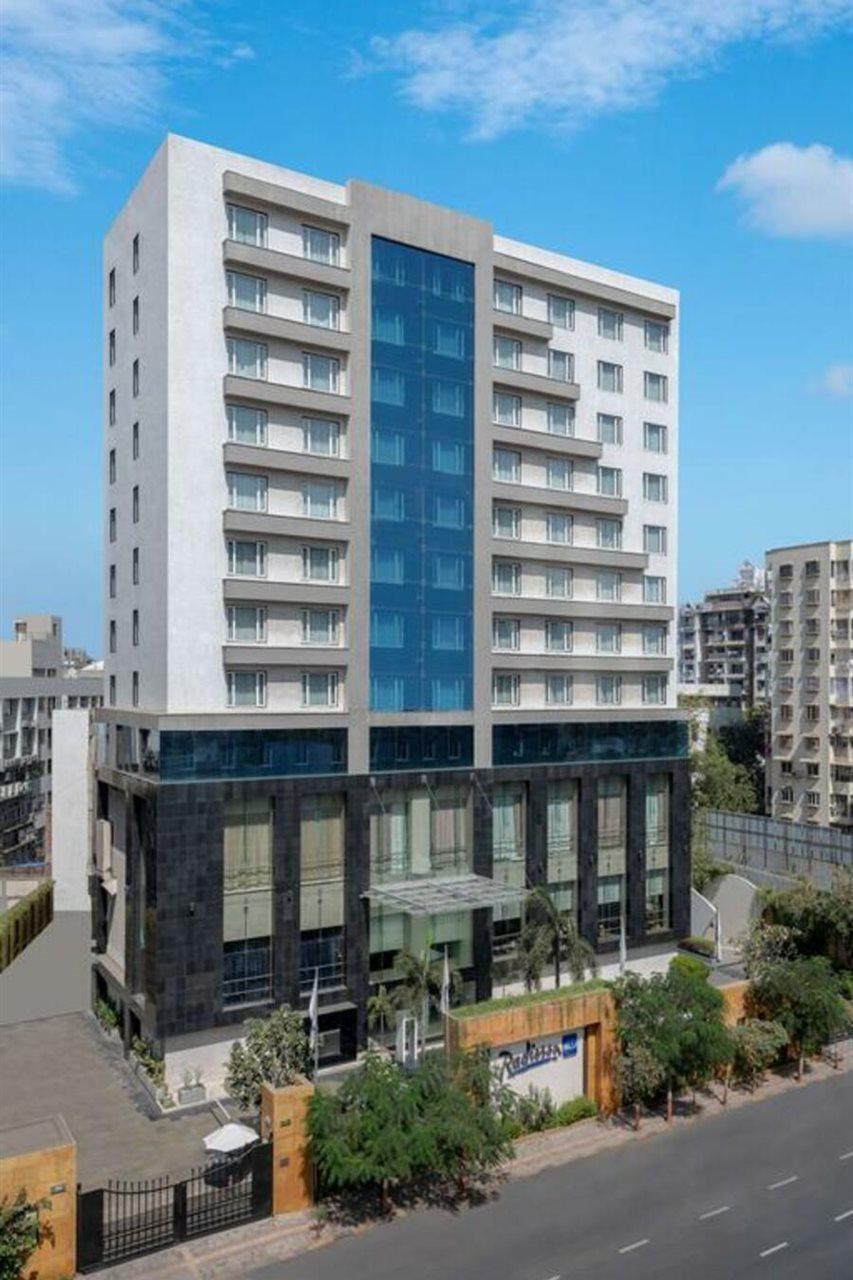 Radisson Blu Hotel Ахмедабад Екстер'єр фото The hotel