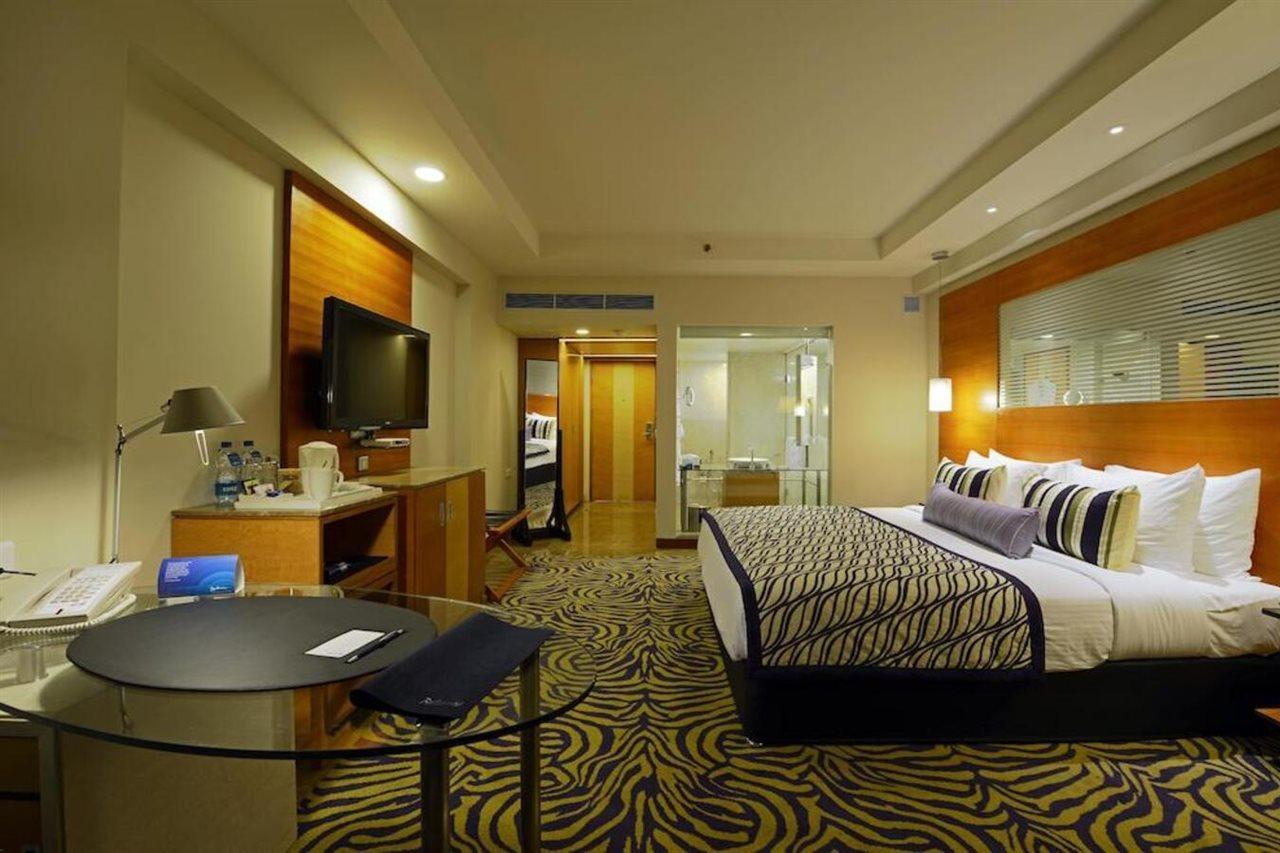 Radisson Blu Hotel Ахмедабад Екстер'єр фото Deluxe Room