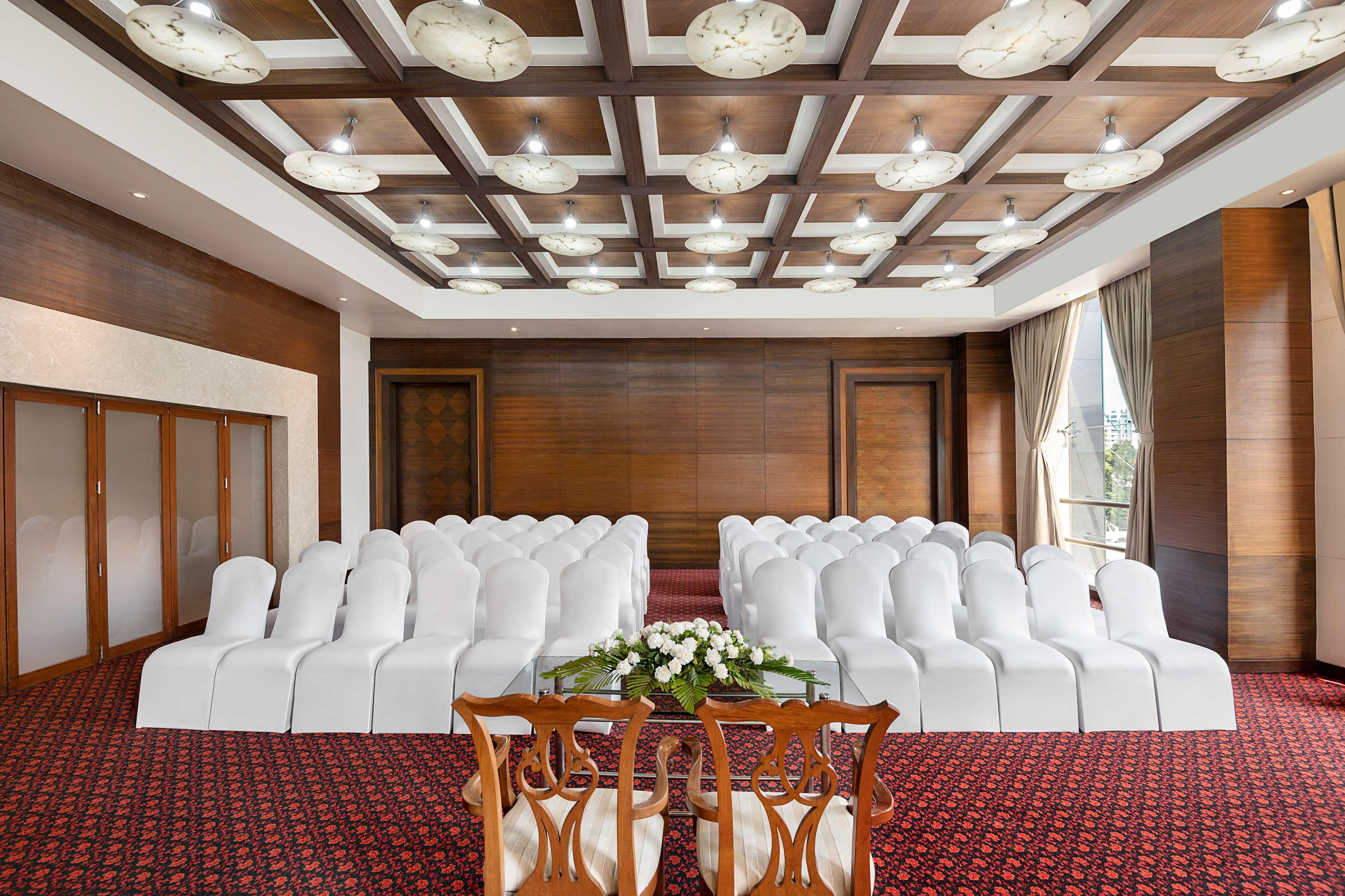 Radisson Blu Hotel Ахмедабад Екстер'єр фото The ballroom