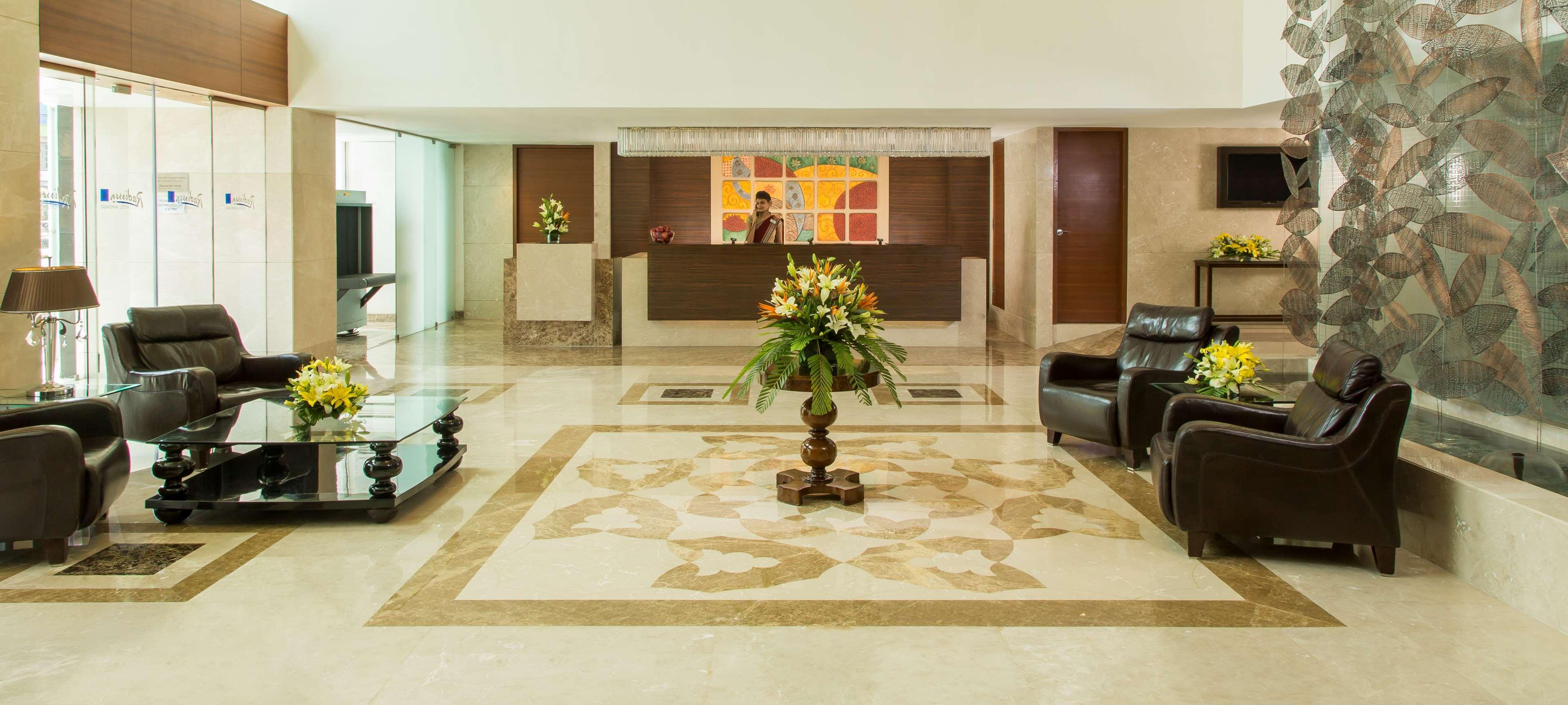 Radisson Blu Hotel Ахмедабад Екстер'єр фото Lobby