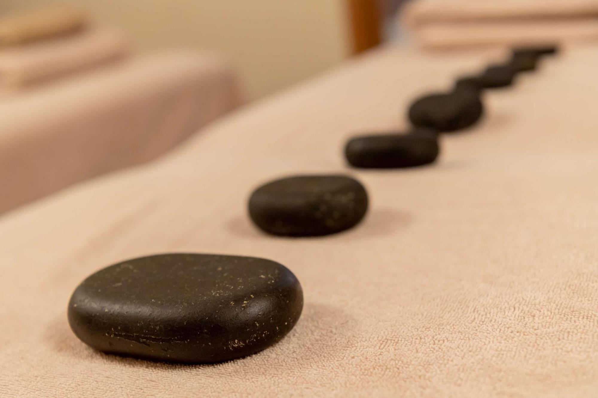 Radisson Blu Hotel Ахмедабад Екстер'єр фото Hot stone massage