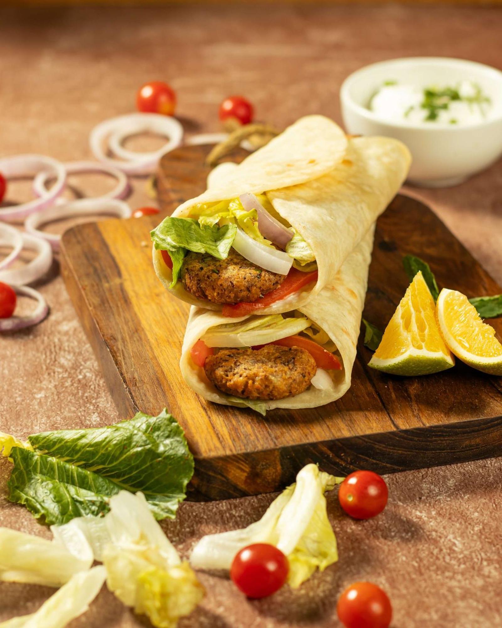 Radisson Blu Hotel Ахмедабад Екстер'єр фото A chicken wrap