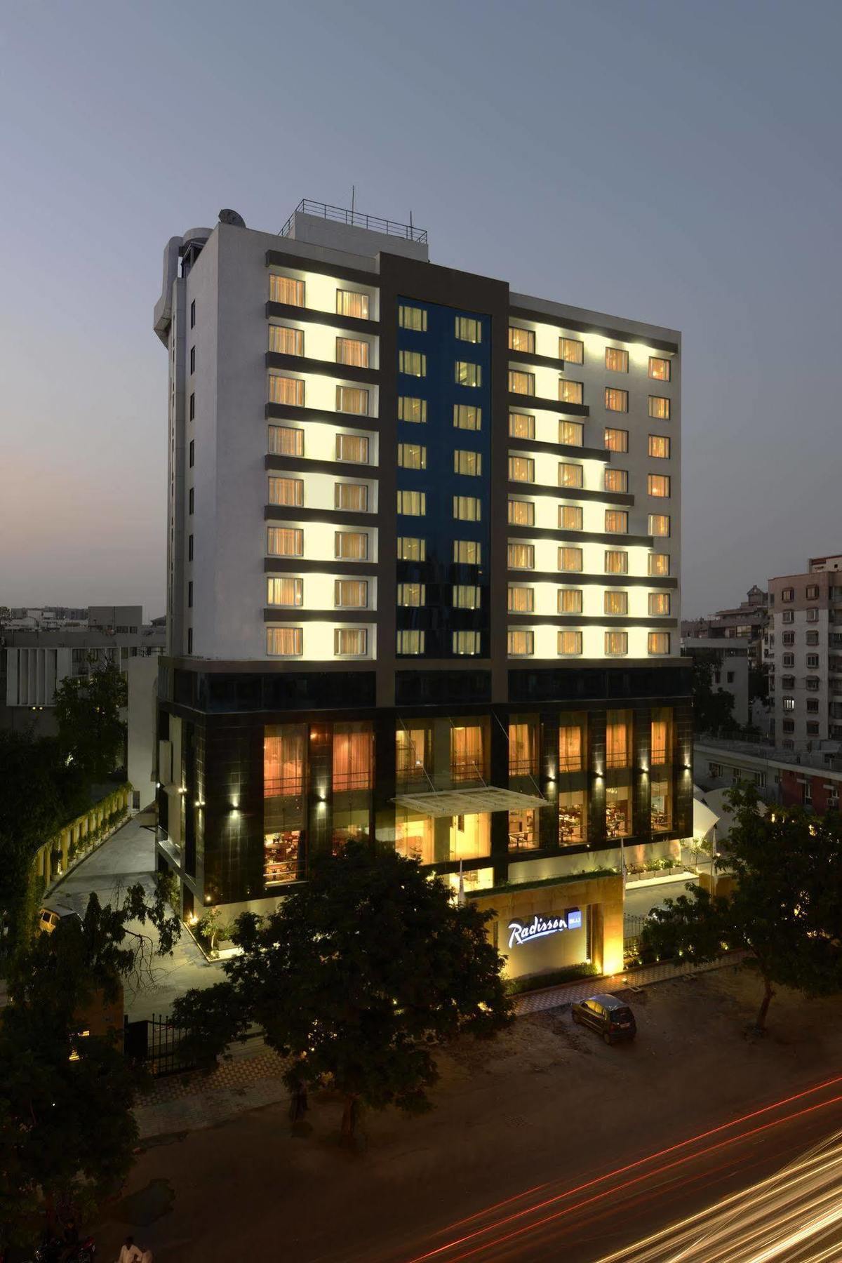 Radisson Blu Hotel Ахмедабад Екстер'єр фото Radisson Hotel, Karachi