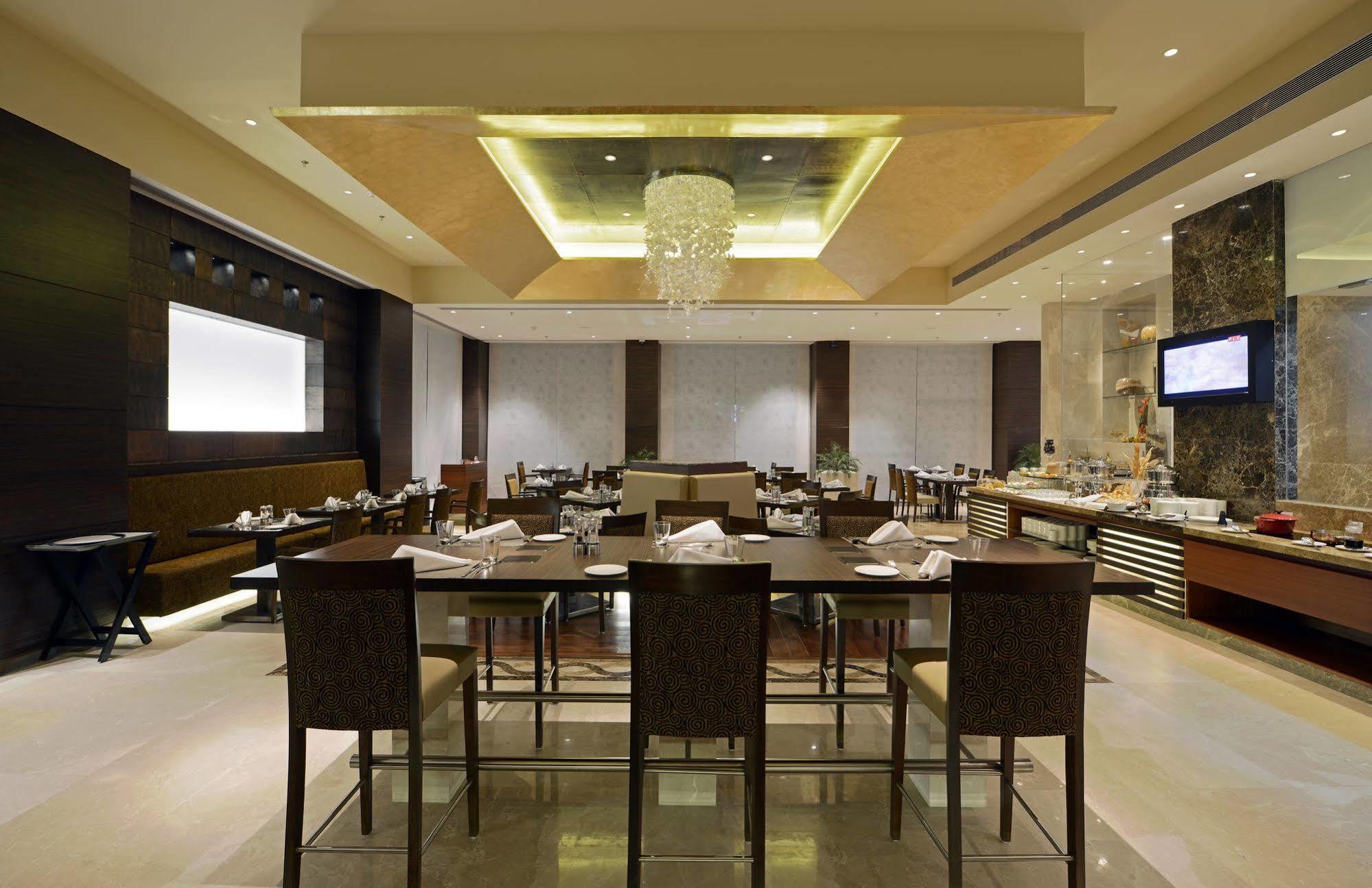 Radisson Blu Hotel Ахмедабад Екстер'єр фото The Park, New Delhi