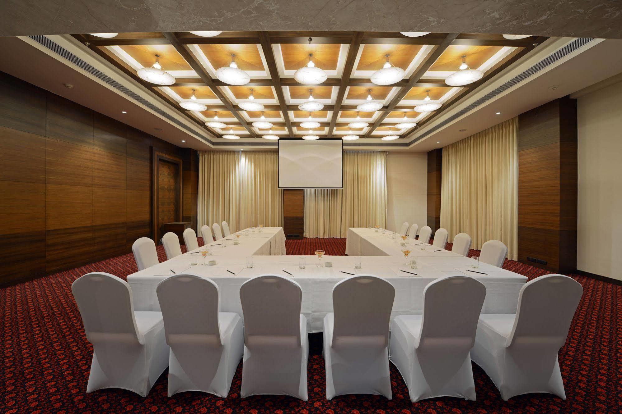 Radisson Blu Hotel Ахмедабад Екстер'єр фото Meeting room