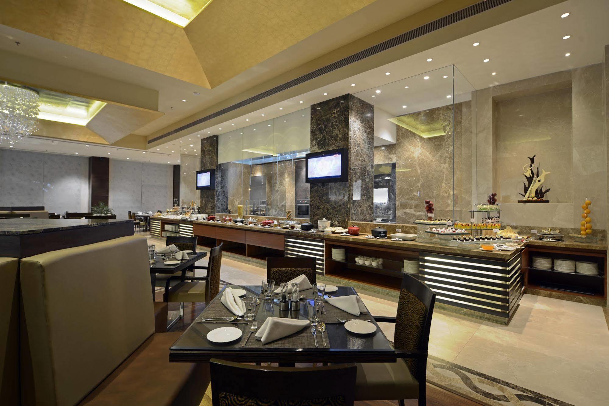 Radisson Blu Hotel Ахмедабад Екстер'єр фото The Park, New Delhi